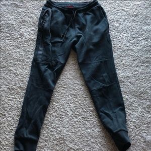 Black Nike Tech Joggers, size M